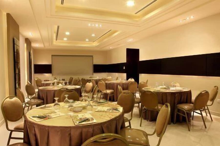 Capri Hotel Suites
