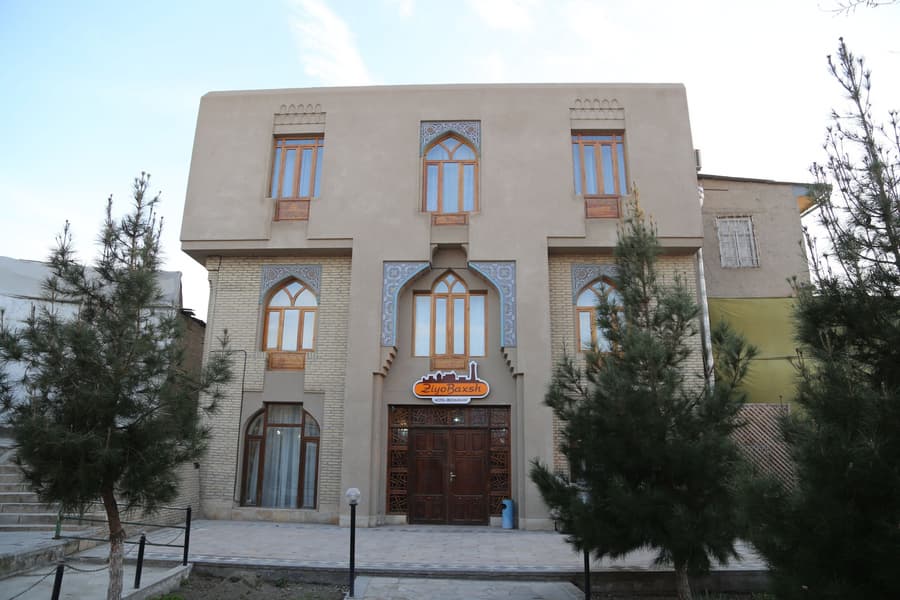 Ziyobaxsh Hotel