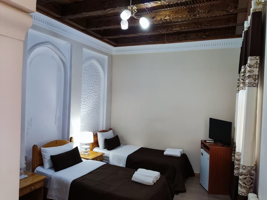 Ziyobaxsh Hotel