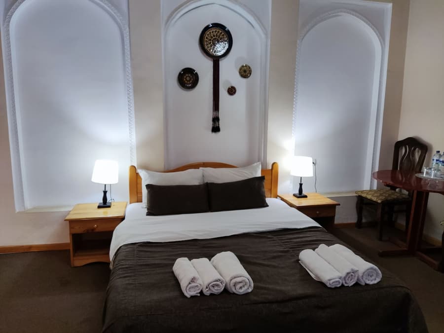 Ziyobaxsh Hotel