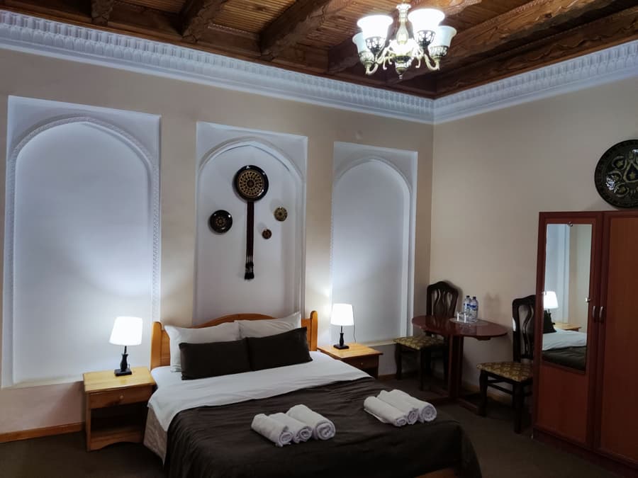 Ziyobaxsh Hotel