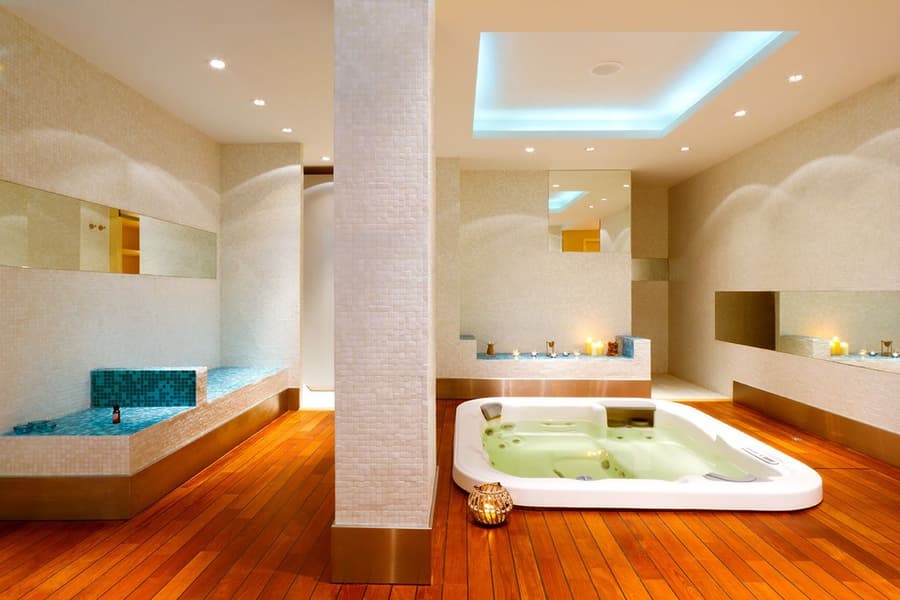 Far Out Hotel & Spa