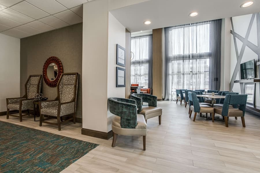 Hampton Inn & Suites North Dallas Central Expy