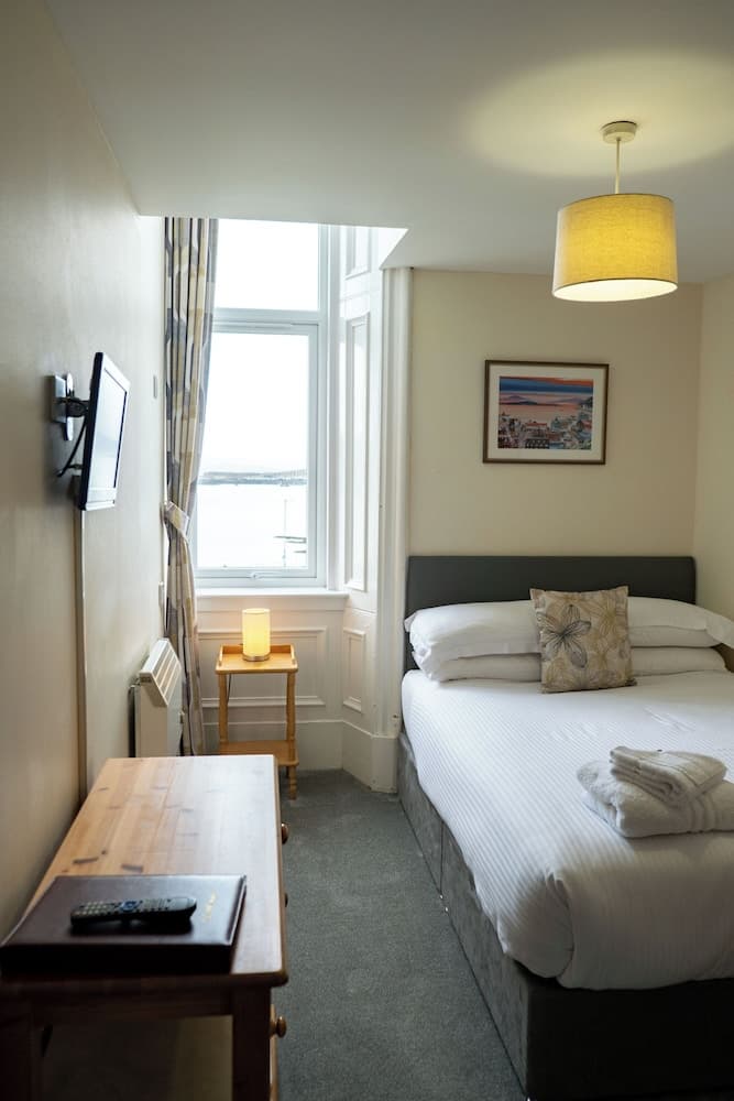 Corran House Guest House & Hostel