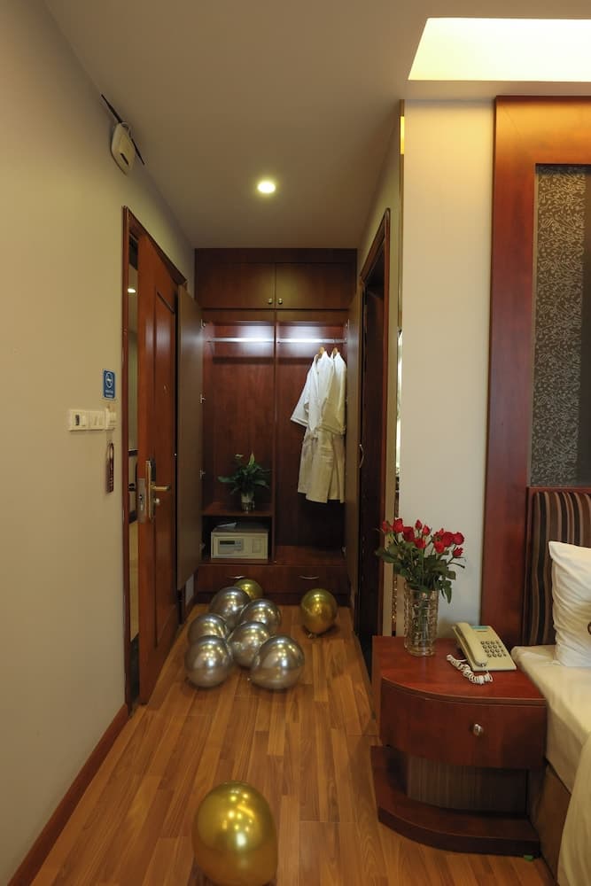 Gallant Hotel