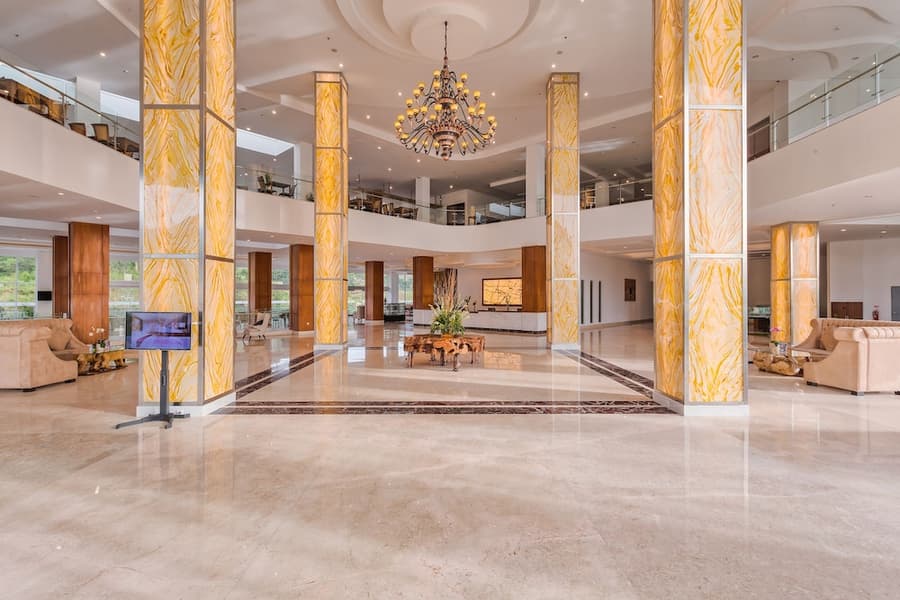 Le Eminence Hotel Convention & Resort Ciloto - Puncak