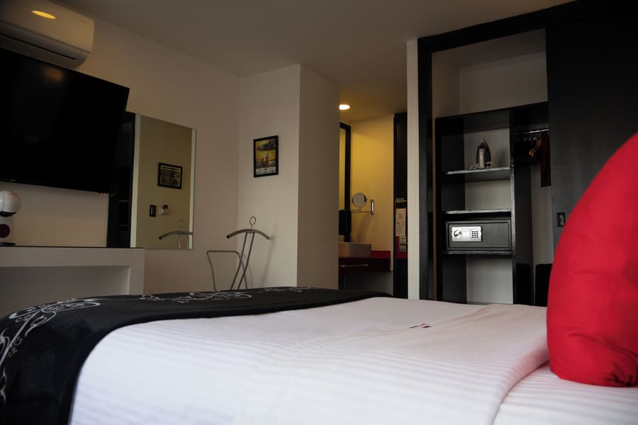 Hotel Black