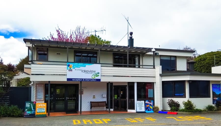 Marakura Deluxe Motels