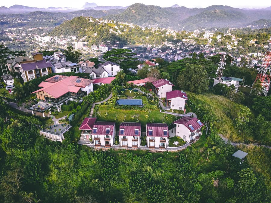 Fox Kandy by Fox Resorts- Luxury in the Mist