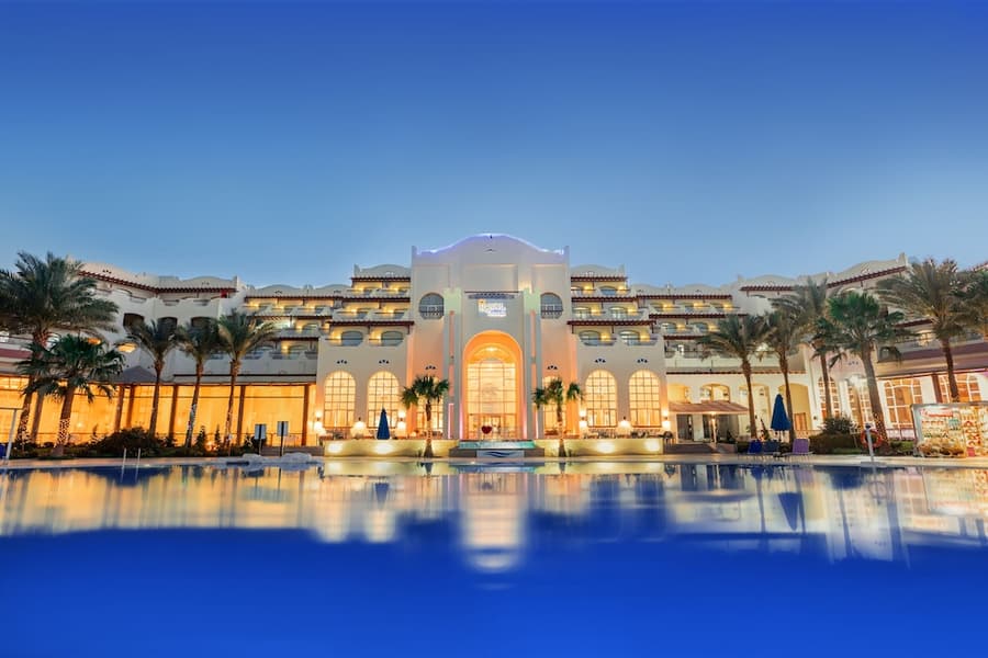 Royal Lagoons Resort & Aqua Park Families and Couples Only