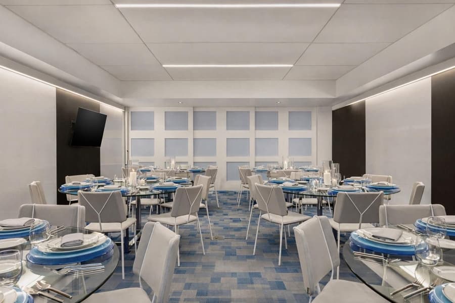 YOTEL Boston, Select by Hilton