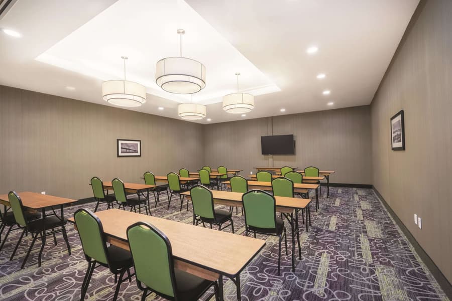 La Quinta Inn & Suites by Wyndham Memphis Downtown