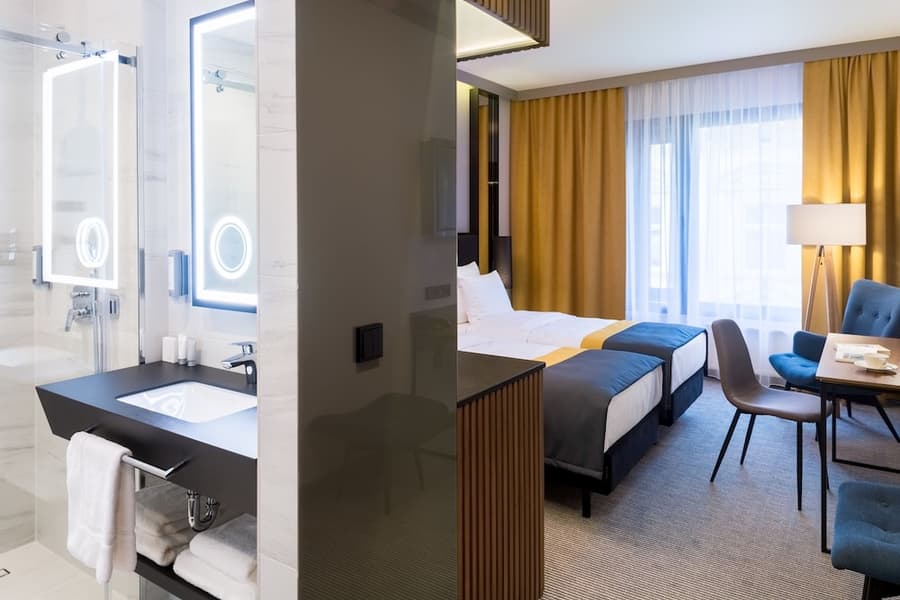 Grand Ascot Hotel