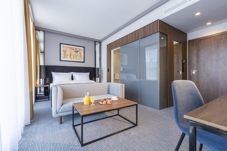 Grand Ascot Hotel