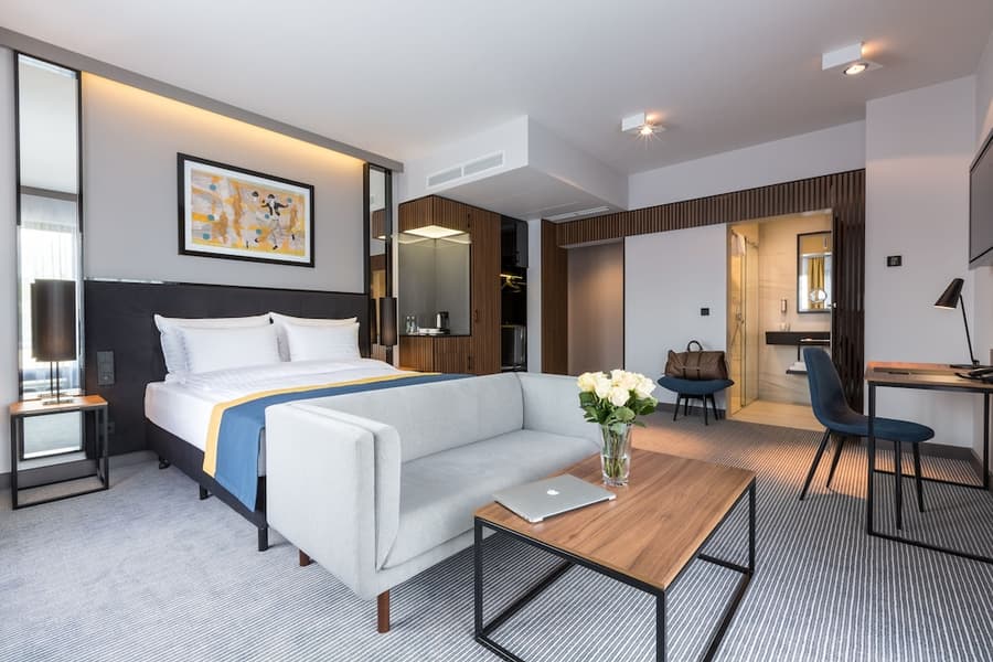 Grand Ascot Hotel