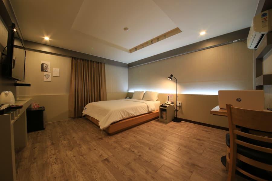 Hotel M Story