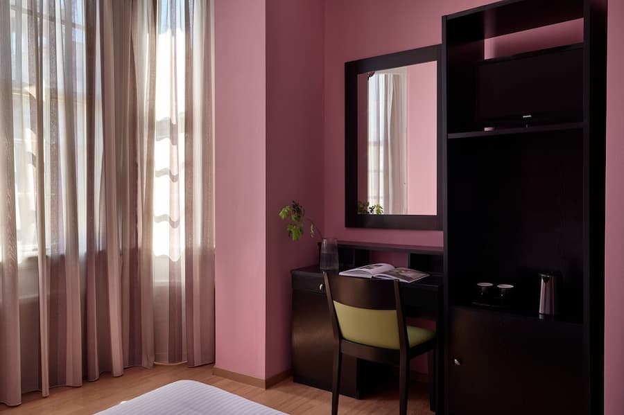 Delphi Art Hotel