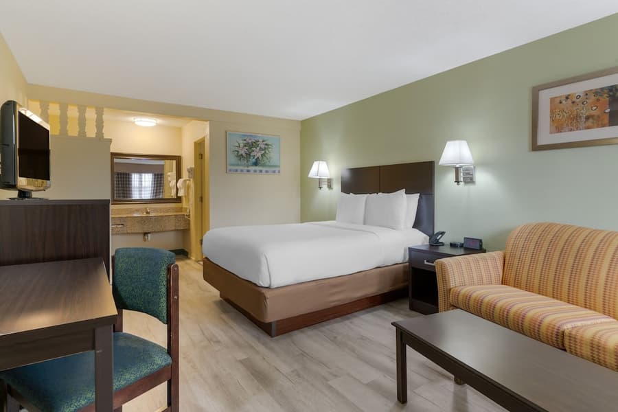 University Inn & Suites