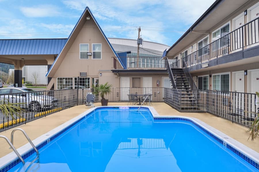 University Inn & Suites