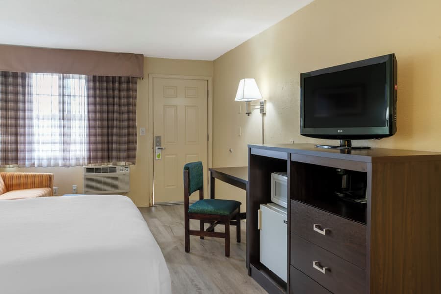 University Inn & Suites