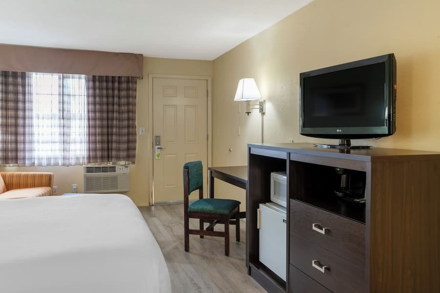 University Inn & Suites