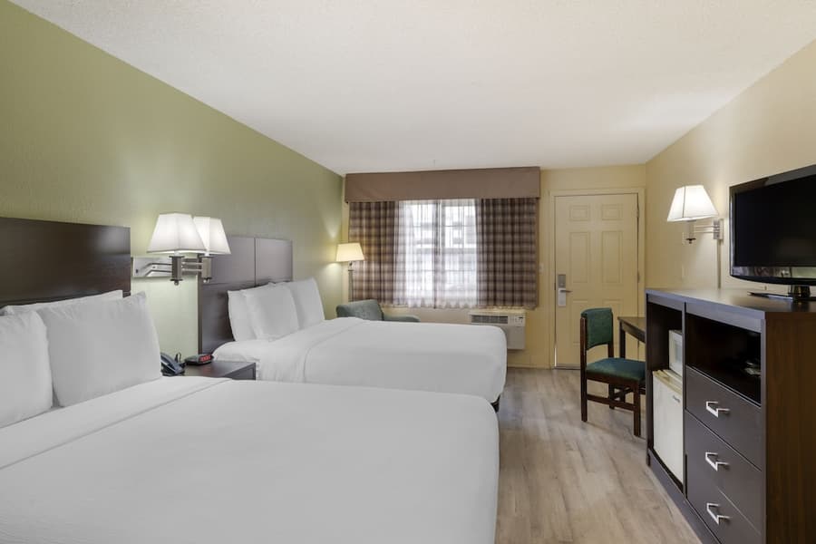 University Inn & Suites