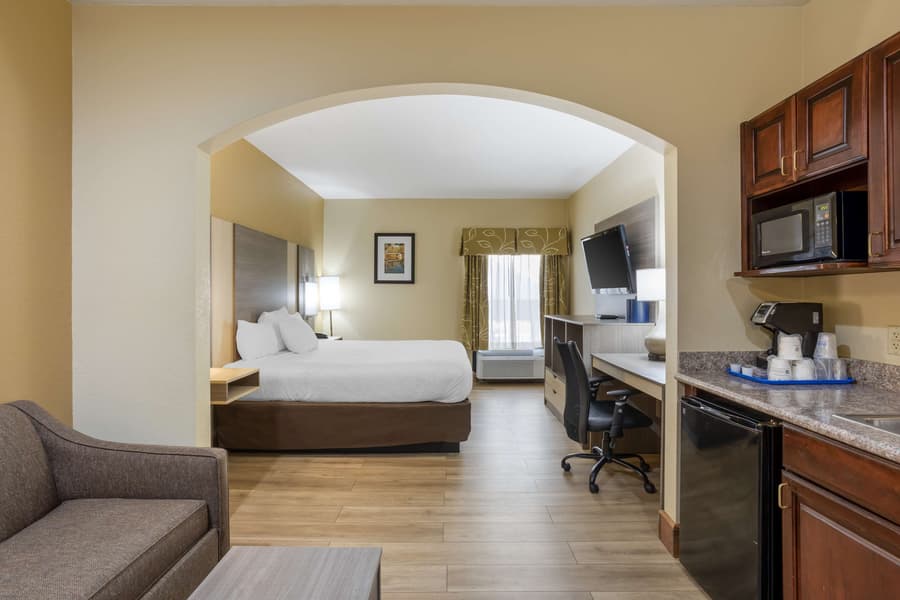 Best Western Plus Springfield Airport Inn