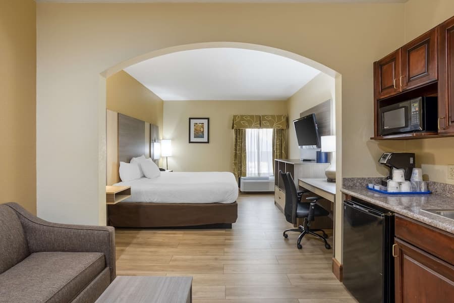 Best Western Plus Springfield Airport Inn