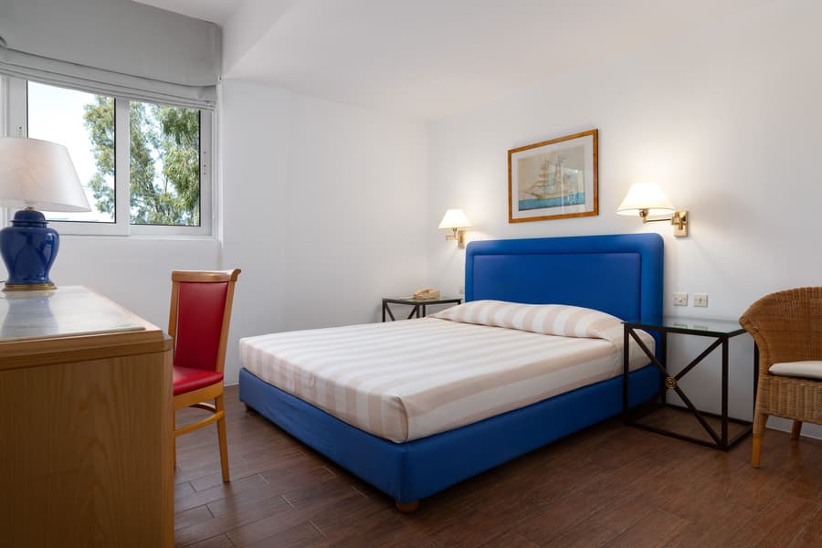 Dionysos Hotel