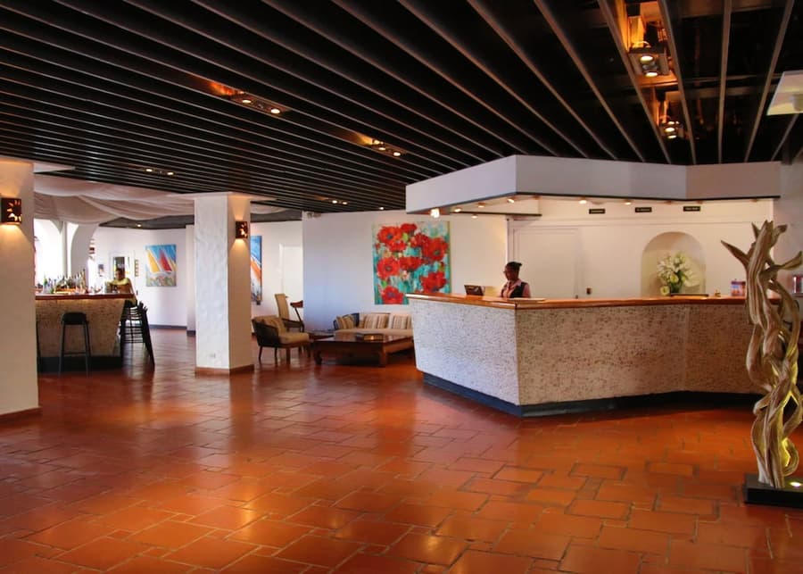 Holland House Beach Hotel