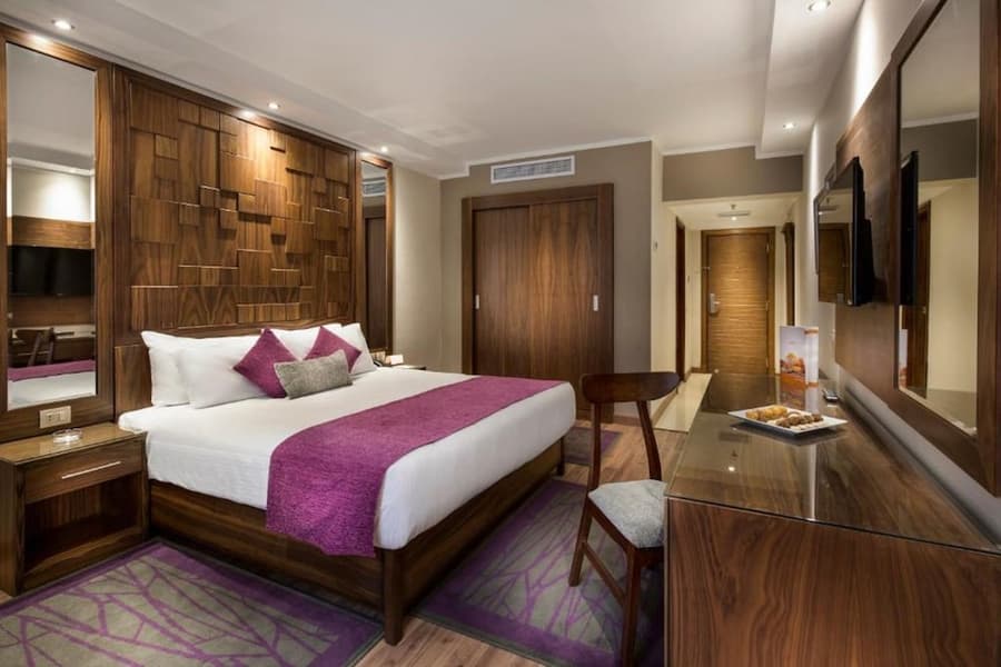 Pyramisa Suites Hotel Cairo