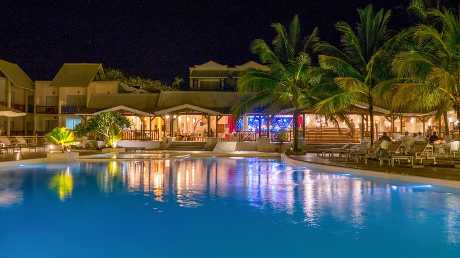 Le Peninsula Bay Beach Resort