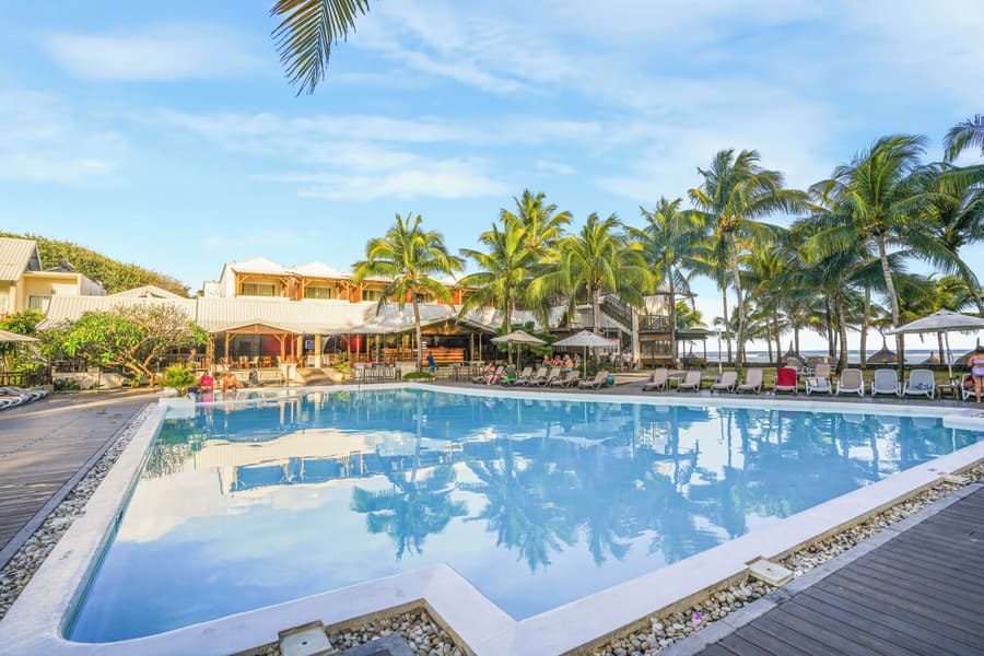 Le Peninsula Bay Beach Resort