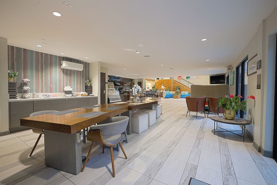 The Cove Hotel, Long Beach