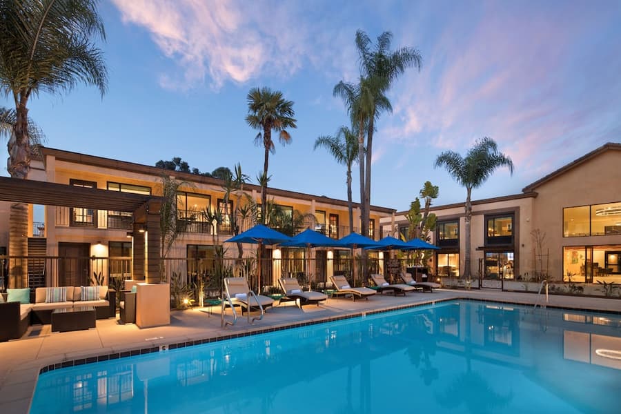 The Cove Hotel, Long Beach