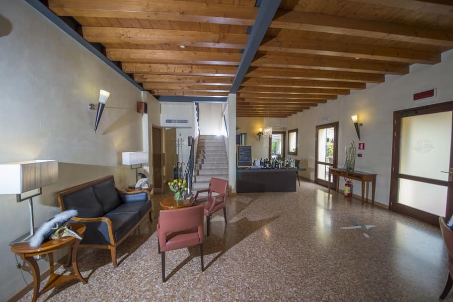 Hotel Venice Resort Airport