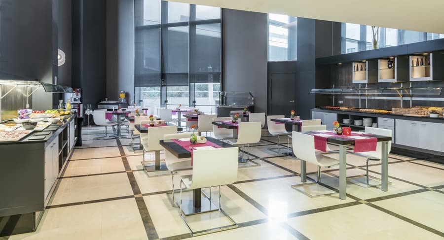 Hotel ILUNION Aqua 4