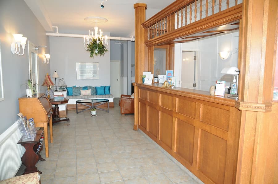 Smugglers Cove Inn