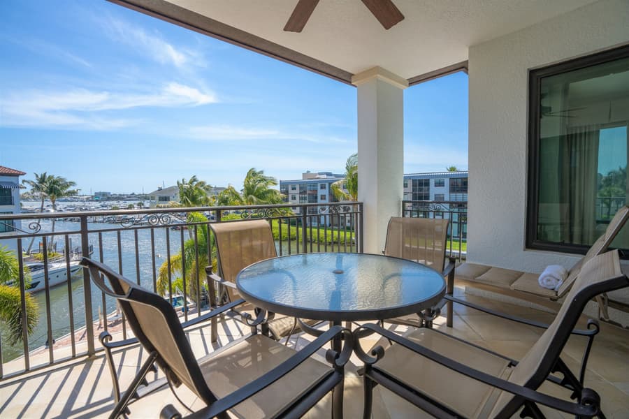 Naples Bay Resort & Marina