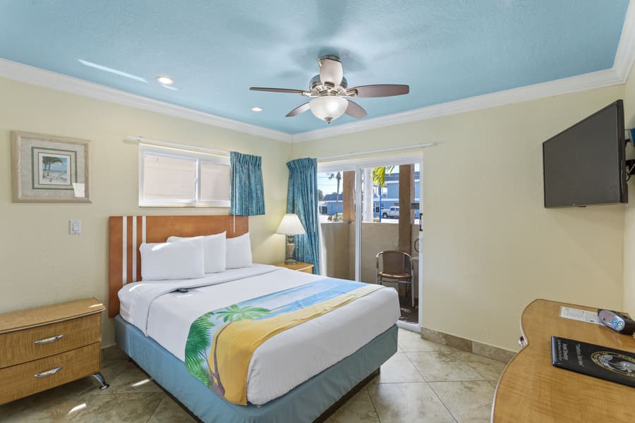 Bay Palms Waterfront Resort - Hotel and Marina