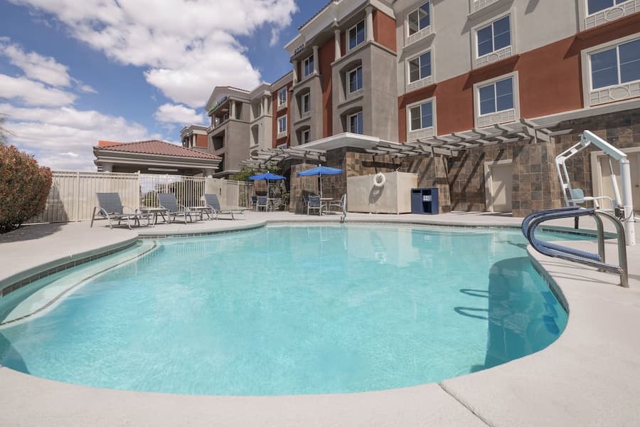 Holiday Inn Express & Suites Las Vegas SW - Spring Valley by IHG