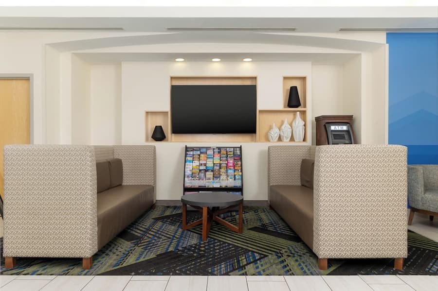 Holiday Inn Express & Suites Las Vegas SW - Spring Valley by IHG