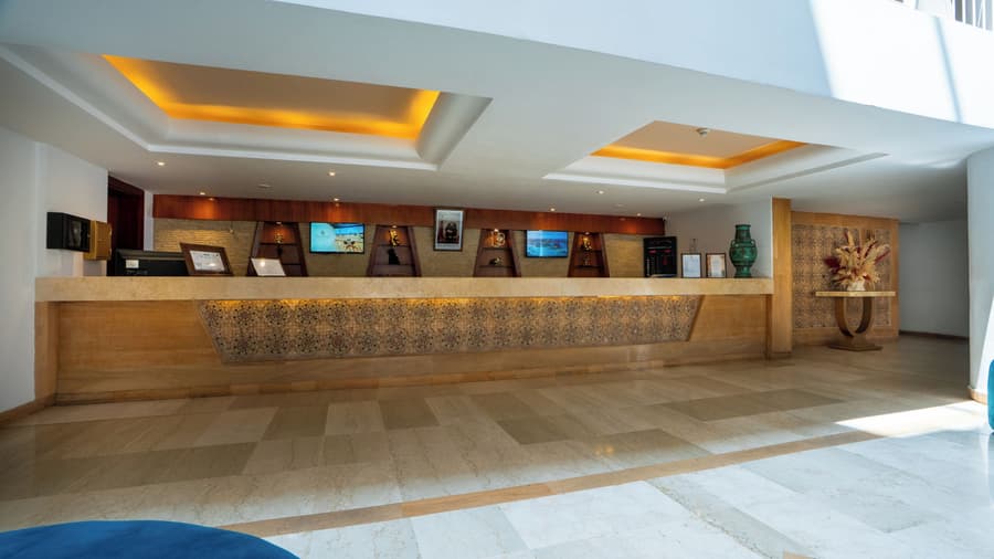 Intouriste Hôtel & Suites