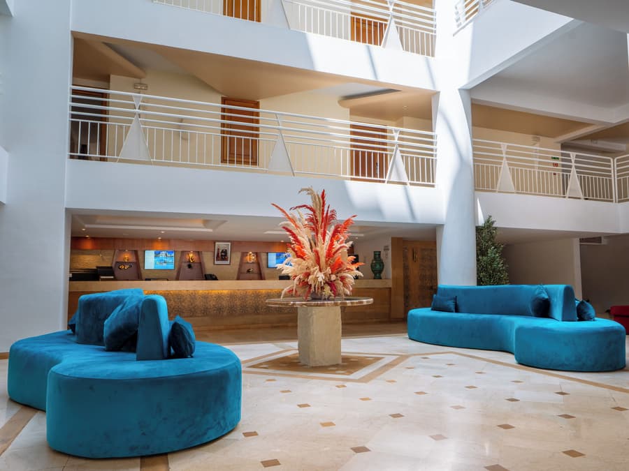Intouriste Hôtel & Suites