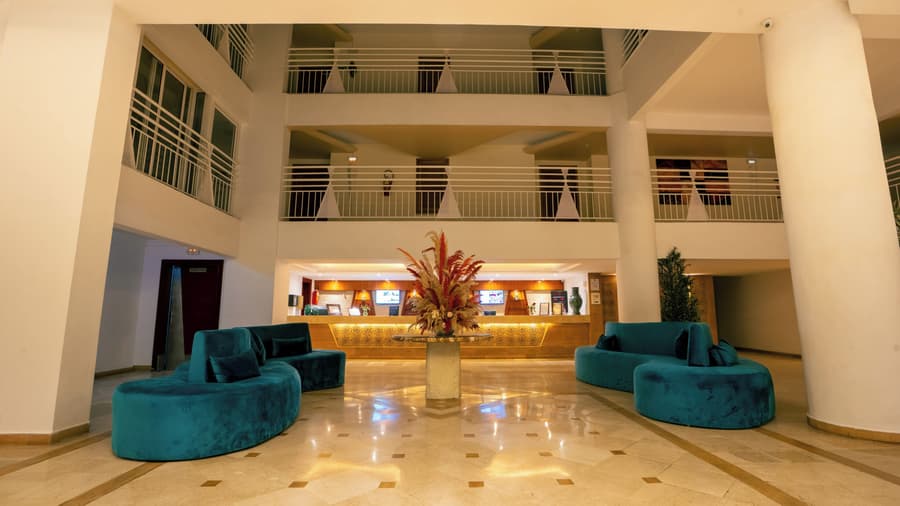 Intouriste Hôtel & Suites