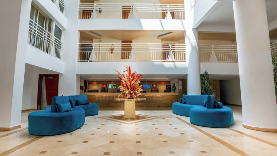 Intouriste Hôtel & Suites