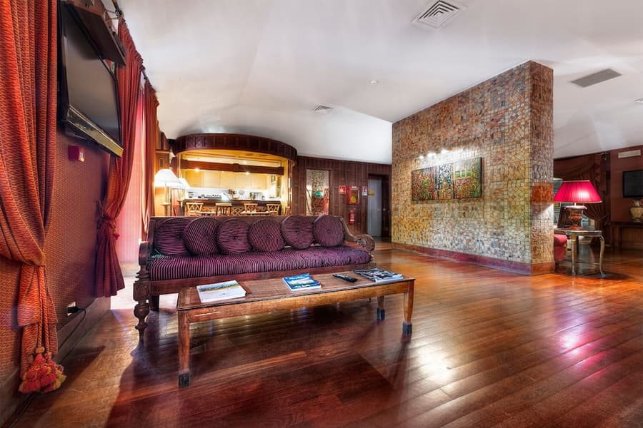 Colony Hotel