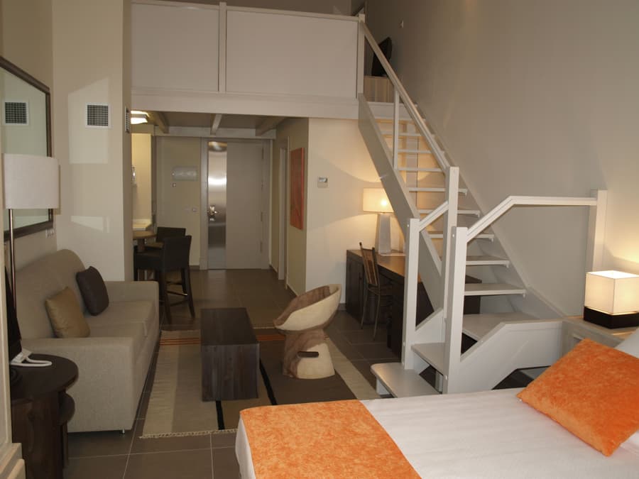 Eco Alcala Suites