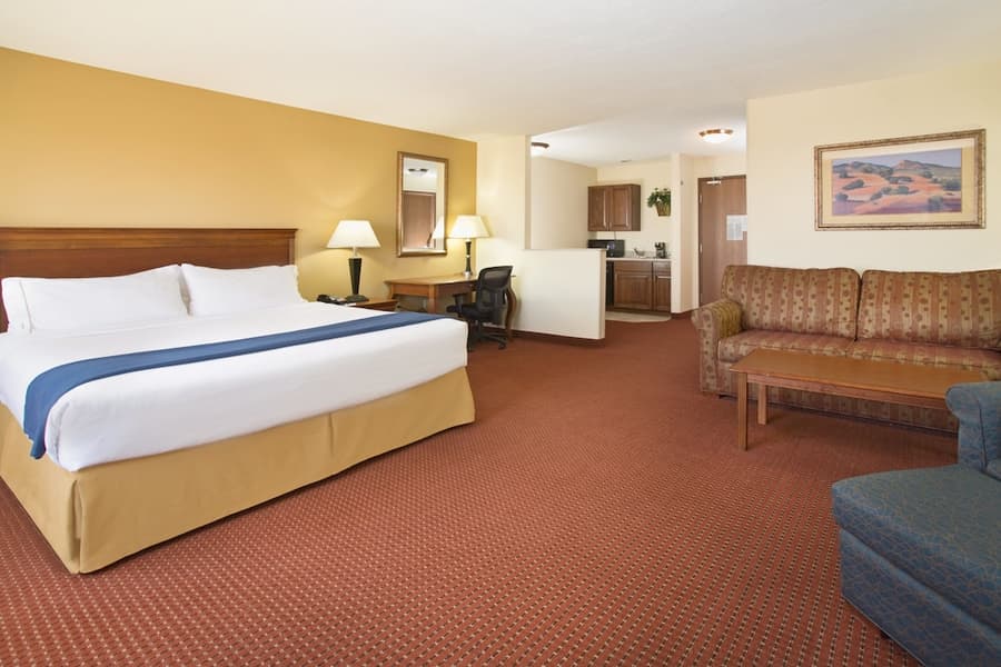 Holiday Inn Express Hotel & Suites Las Vegas by IHG