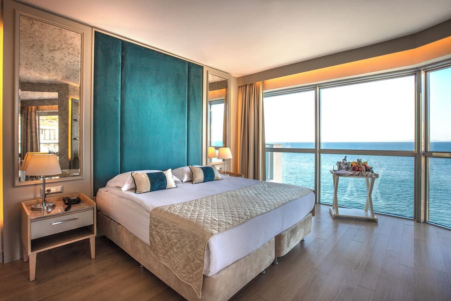 Charisma De Luxe Hotel